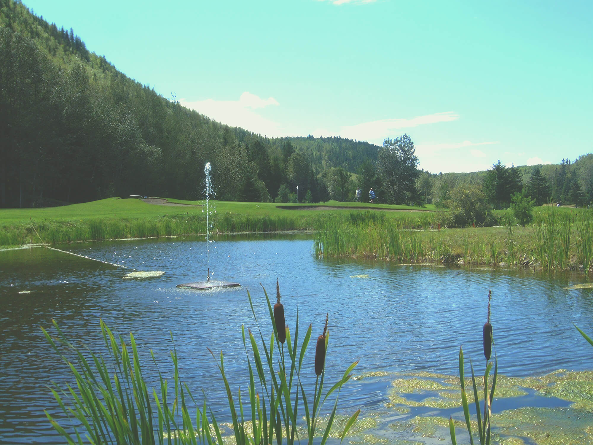 Plan d’eau au Club de golf Val-Neigette, cadre naturel idéal pour événements golf à Rimouski